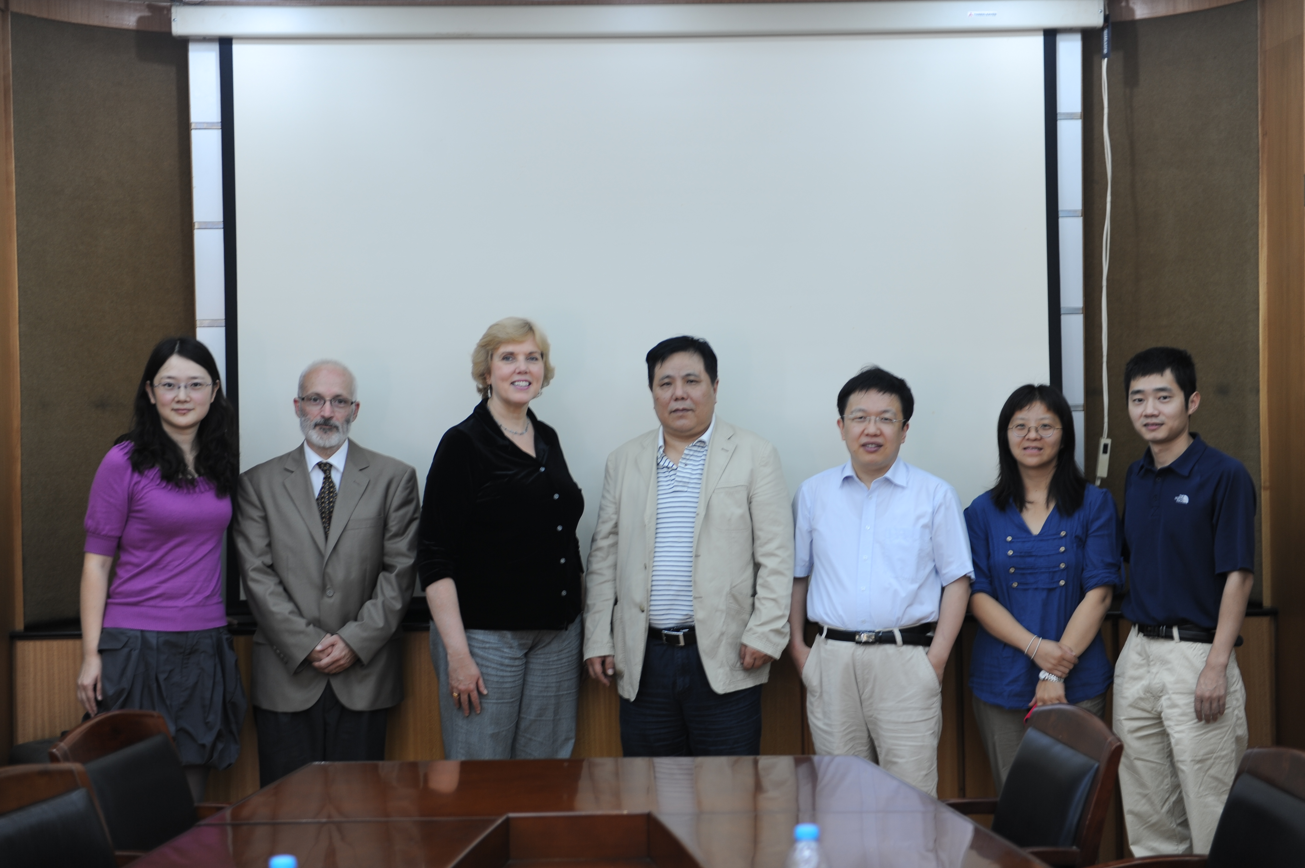 美国著名跨文化传播学家德波拉•蔡访问哔哩轻小说并做学术演讲