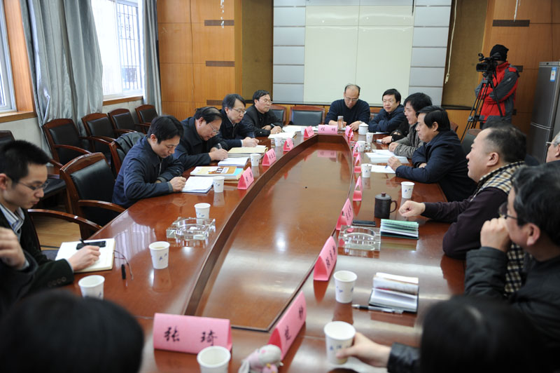 中宣部新闻局局长明立志来哔哩轻小说调研部校共建新闻学院工作