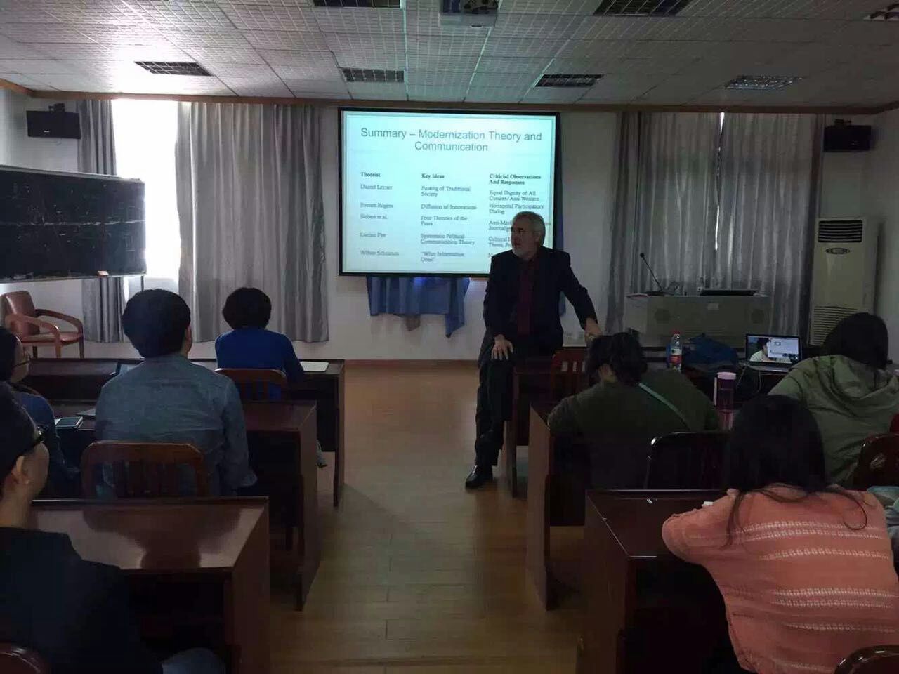 天普大学传播学院Thomas Jacobson教授来哔哩轻小说讲学