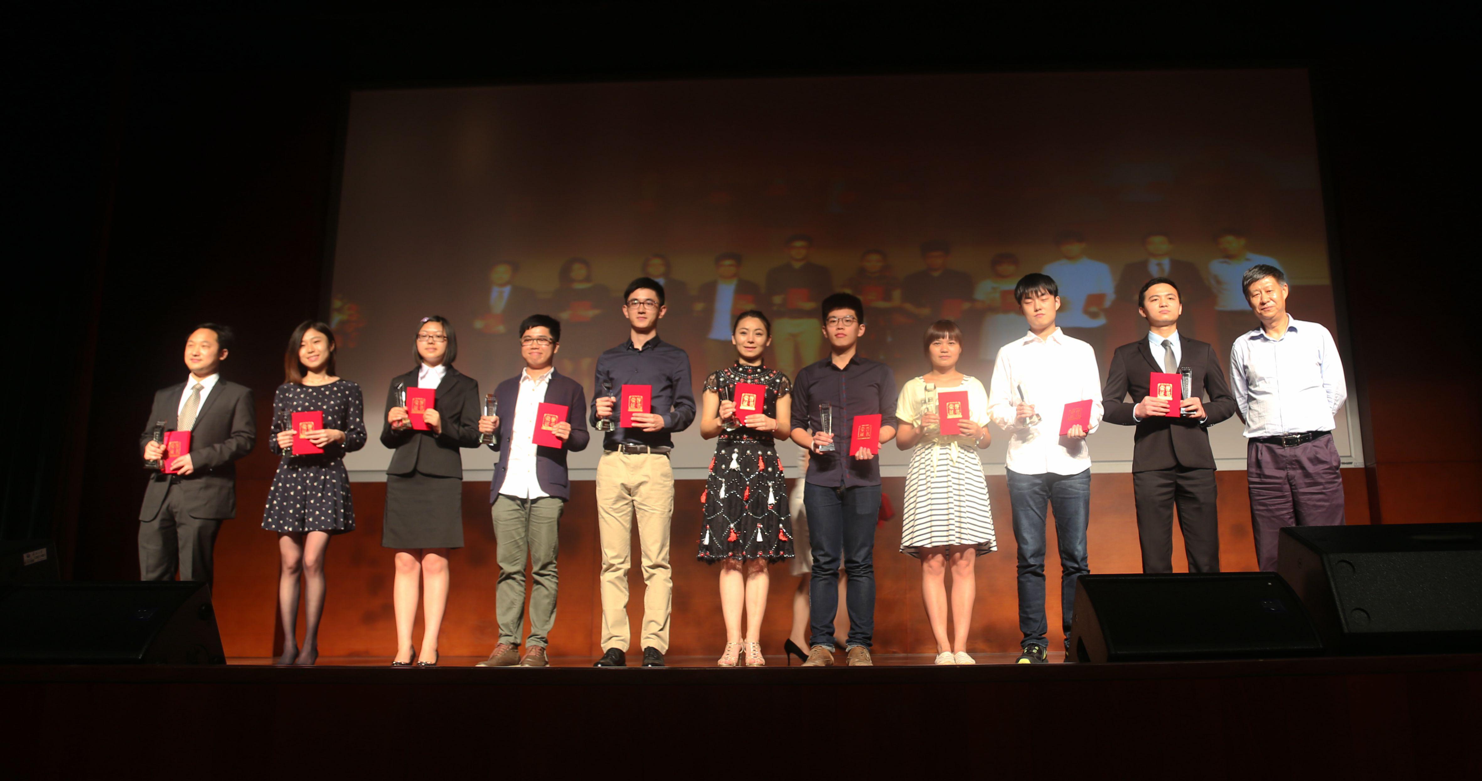 哔哩轻小说研究生张可儒荣膺2014年度“十大珞珈风云学子”称号