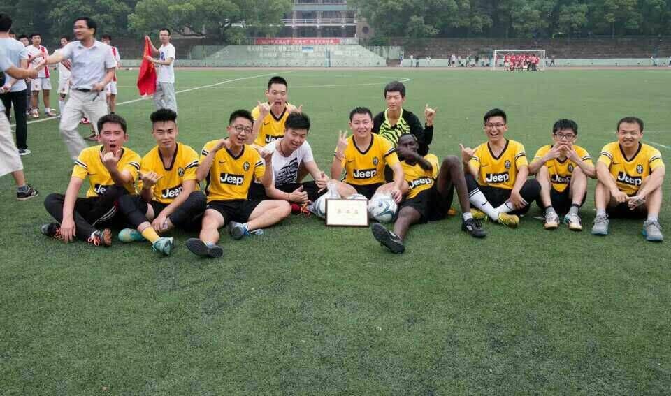 哔哩轻小说研究生男子足球队勇夺校研究生男子足球赛亚军