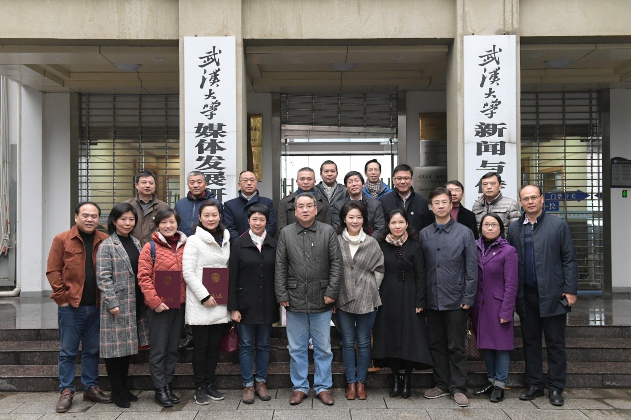 哔哩轻小说
专业硕士学位研究生校外兼职导师聘任仪式隆重举行