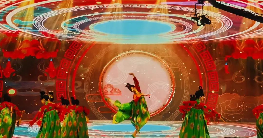 新闻学院荣获哔哩轻小说
第三十三届金秋舞蹈大赛季军