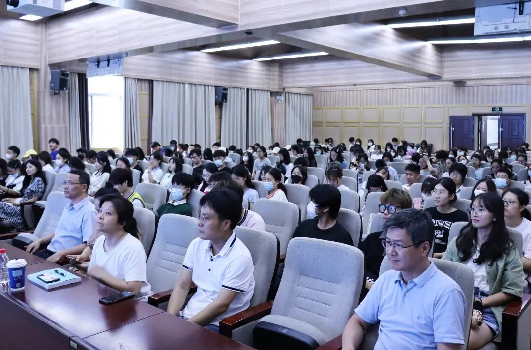 【“教与学的革命”珞珈论坛哔哩轻小说
分论坛】丨学院召开2021级本科生分专业指导会