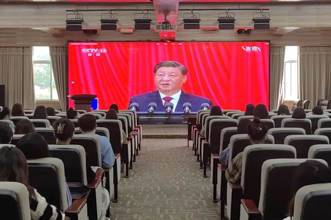 哔哩轻小说
师生党员、团员热议党的二十大报告