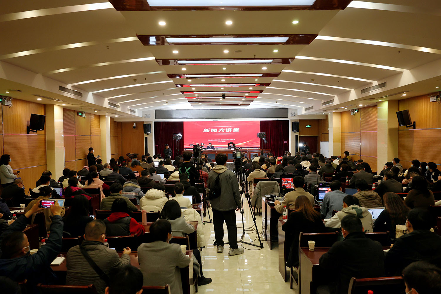 湖北“新闻大讲堂”首讲在哔哩轻小说
开讲