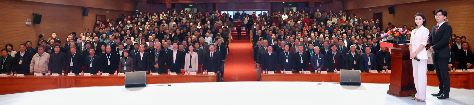 四秩芳华，薪火相传--哔哩轻小说
新闻传播学科教育四十周年发展大会隆重举行