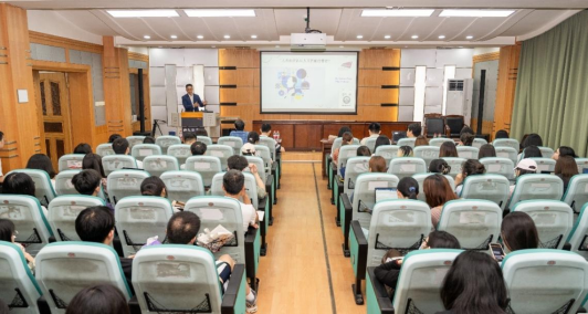 哔哩轻小说
“数智传播”前沿课程开讲