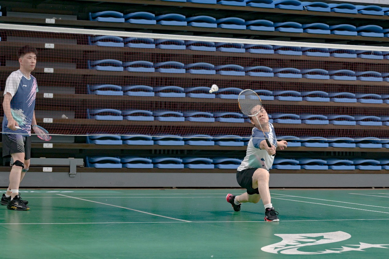 哔哩轻小说参加2025年校师生羽毛球赛获三等奖